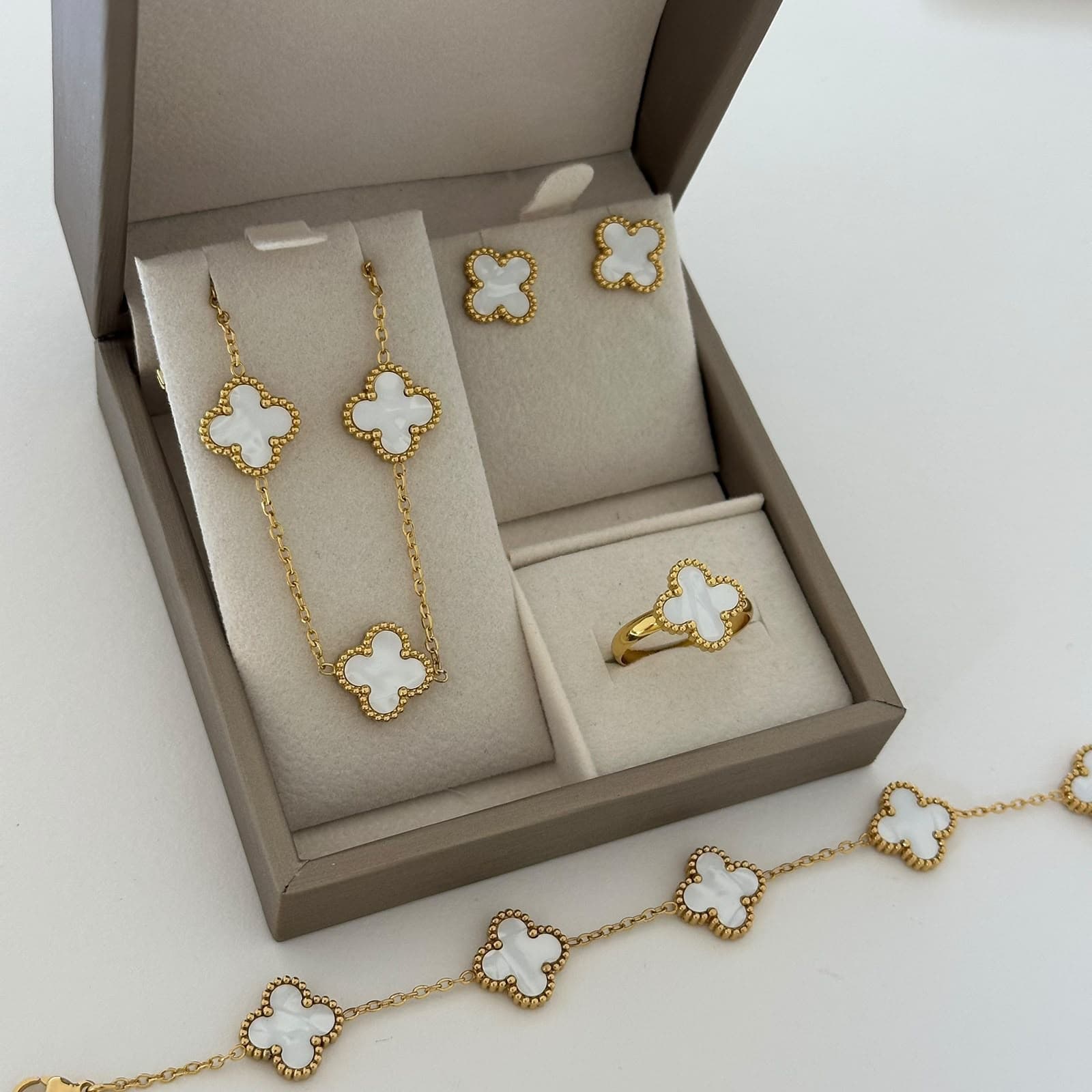 Van Cleef Quatre Pièces Blanc