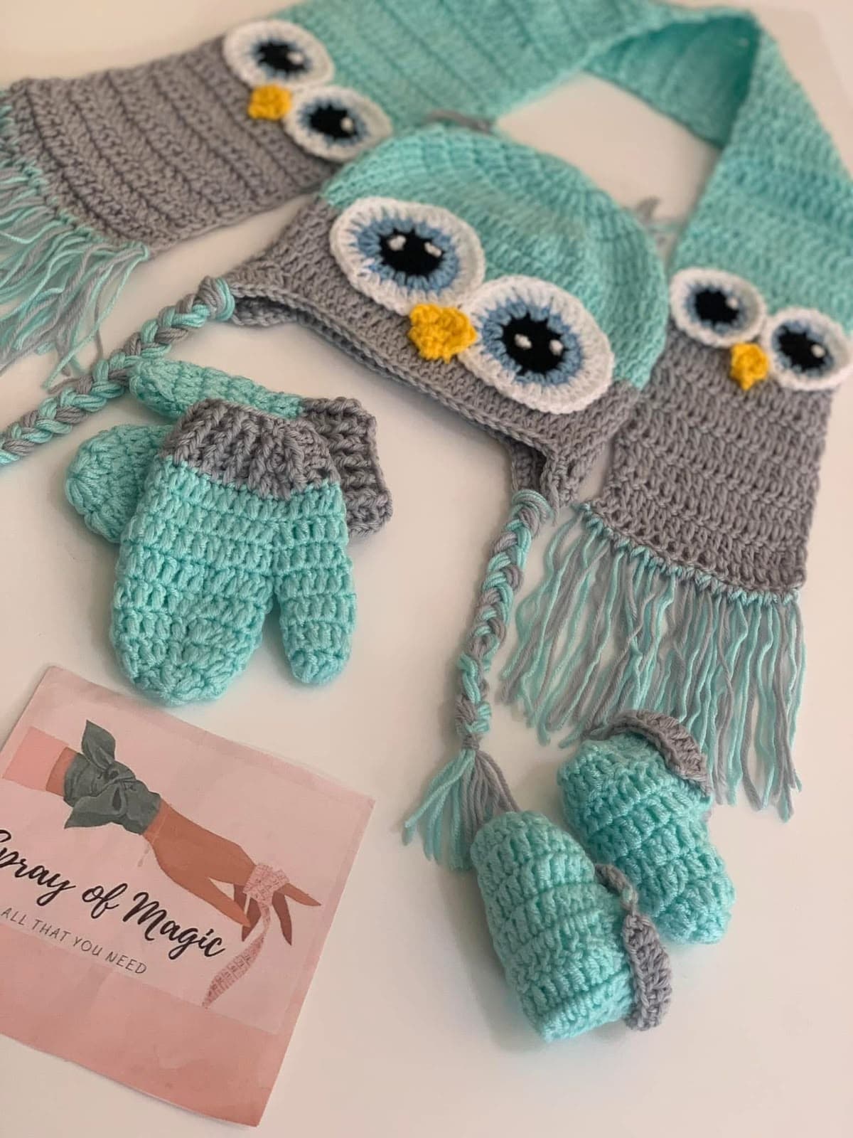 Ensemble enfant garçon (bonnet, gants, écharpe et chaussettes) au crochet